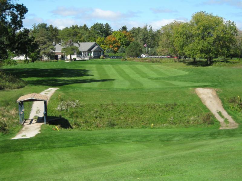 VisitLakeSimcoe's tweet image. With more than 62 years of experience under their belts,  @BordenGolfClub  turf management in the #golf bag!  #greengolfleaders ow.ly/JnDf30jQQz6