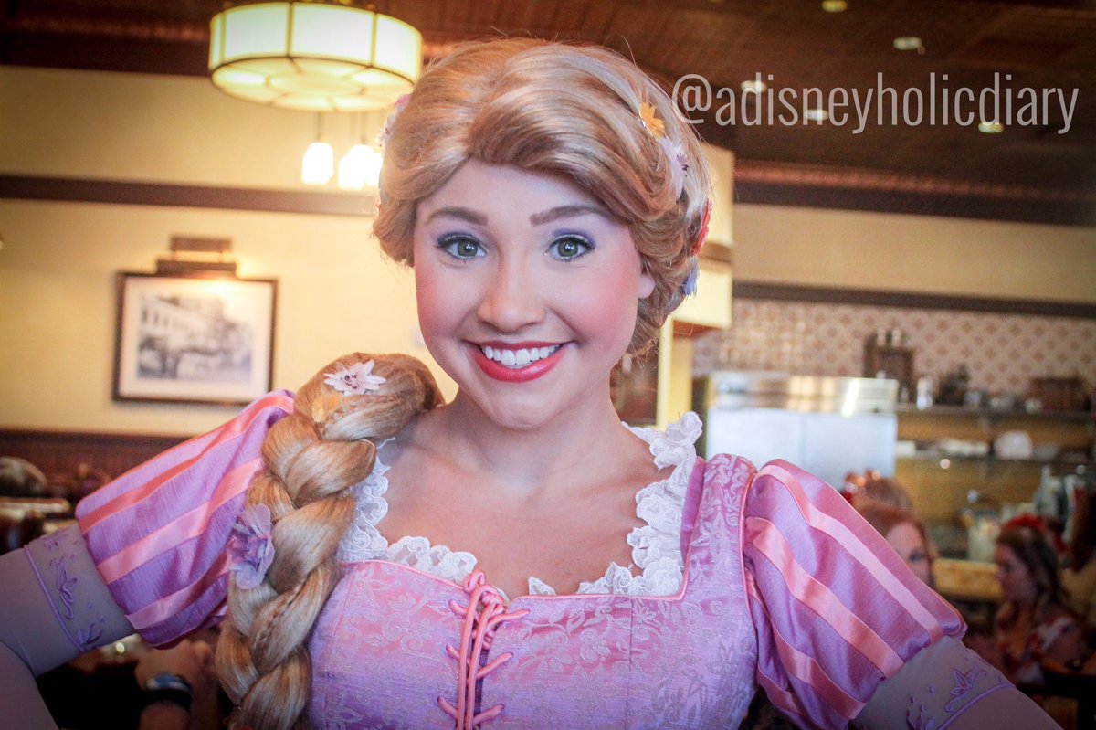 adisneydiary's tweet photo. Trattoria is literally my favorite place in WDW #toobadimbroke

#rapunzel #trattoriaalforno #disneysboardwalk #waltdisneyworld https://t.co/hpX60pbulf