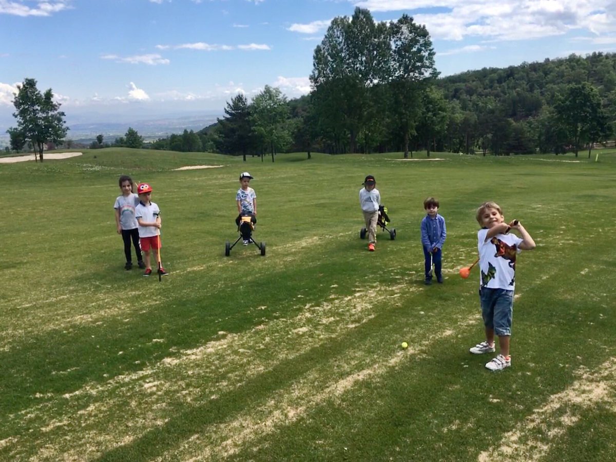 Este domingo 3 de junio se celebra la «gran final» de la #LigaJuvenil de <a href="/sojuelagolf/">Club de Campo Sojuela</a>. ⛳️
Los grupos #Blue y #Red se prepararon en el campo y ya están listos para este fin de semana 😉

#golf #clubdecamposojuela #sojuelagolf #larioja