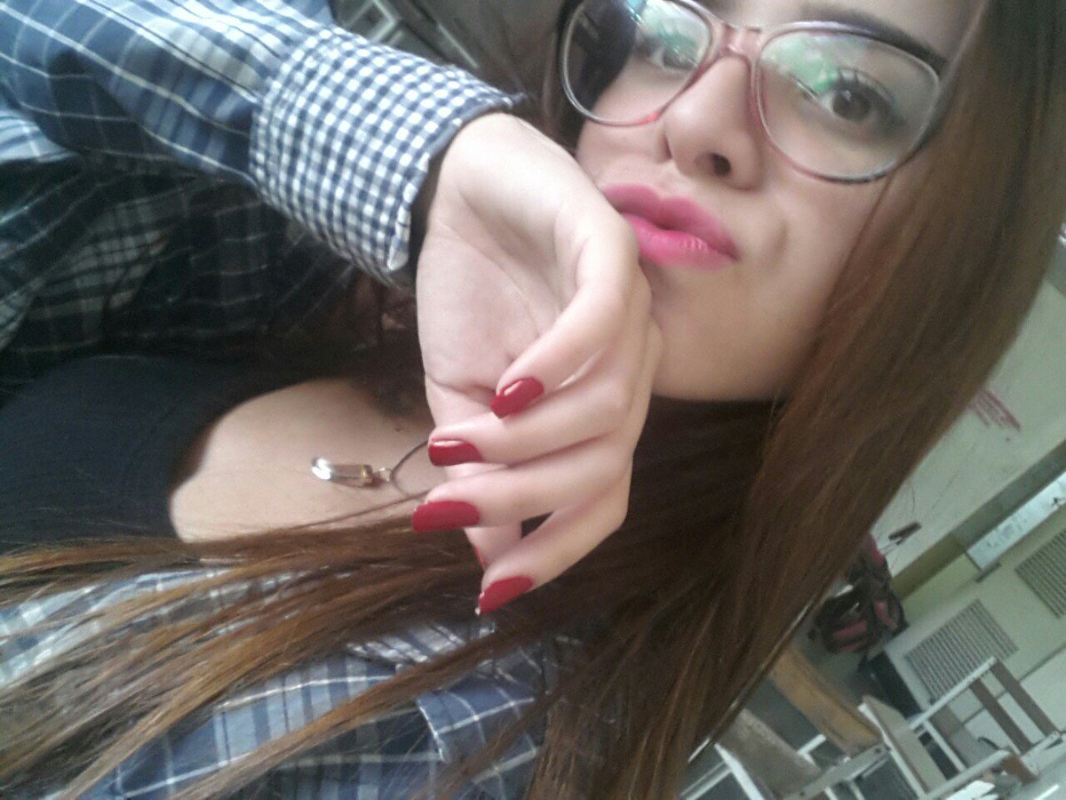 Yosoynadie__'s tweet photo. Con lentes porque si https://t.co/PFYjUyyl2H