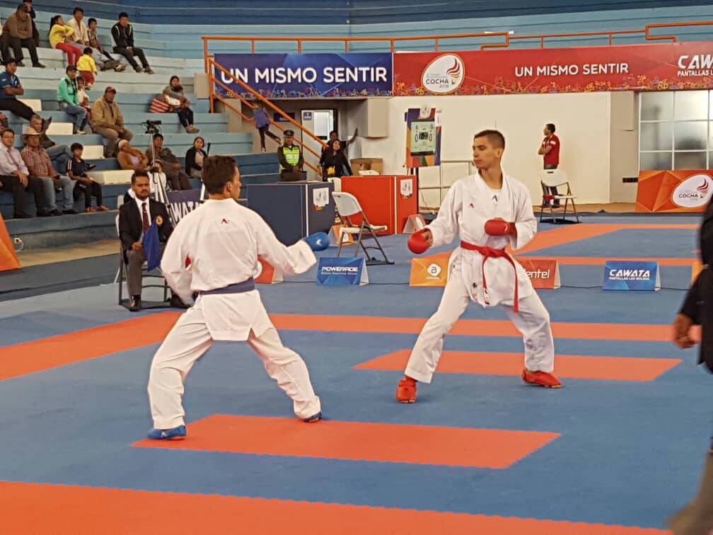 yelitzePSUV_'s tweet photo. La gran familia deportiva de Monagas se complace en felicitar a nuestro  karateca Jovanni Martínez, quien logró la medalla de plata en la especialidad de Kumite, categoría -60 Kgs. #VzlaEnCocha2018 https://t.co/pXlio8DFy2