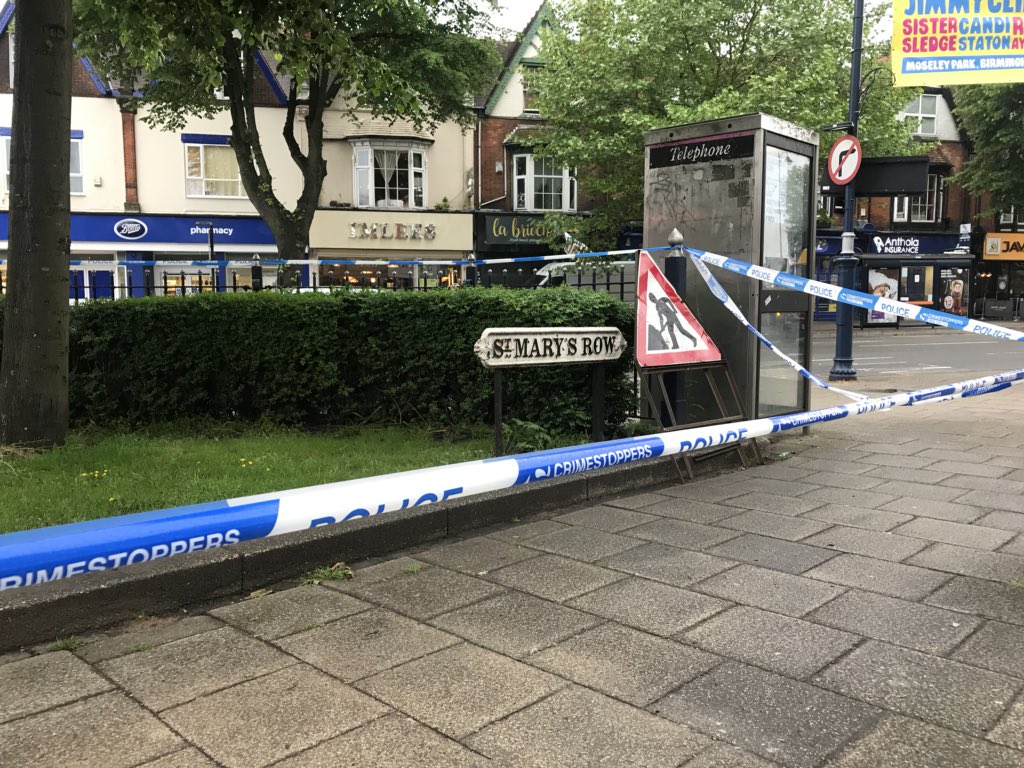snappersk's tweet photo. The Scene on #StMarysRow #Moseley where witnesses report “a male has been #stabbed. 30/5/18 at approx 4:30pm” Area Cordon in place and a #police presence #Triangle #KnofeCrime @birmingham_live @SanjeetaBains @MikeDolanTV @ITVCentral @bbcmtd @JayneThomsonB #SnapperSk https://t.co/2kuOJuGPPW