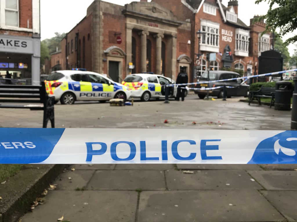 snappersk's tweet photo. The Scene on #StMarysRow #Moseley where witnesses report “a male has been #stabbed. 30/5/18 at approx 4:30pm” Area Cordon in place and a #police presence #Triangle #KnofeCrime @birmingham_live @SanjeetaBains @MikeDolanTV @ITVCentral @bbcmtd @JayneThomsonB #SnapperSk https://t.co/2kuOJuGPPW