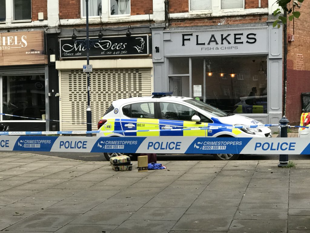 snappersk's tweet photo. The Scene on #StMarysRow #Moseley where witnesses report “a male has been #stabbed. 30/5/18 at approx 4:30pm” Area Cordon in place and a #police presence #Triangle #KnofeCrime @birmingham_live @SanjeetaBains @MikeDolanTV @ITVCentral @bbcmtd @JayneThomsonB #SnapperSk https://t.co/2kuOJuGPPW