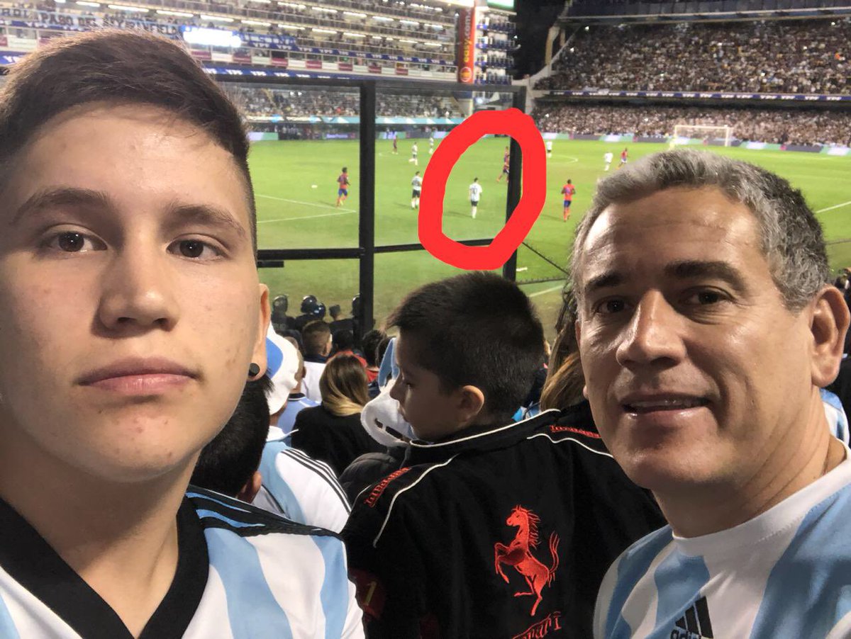 NavarroDami12's tweet photo. Aca dejo mi foto con messi🔟⚽️ https://t.co/mDznmgfHUt