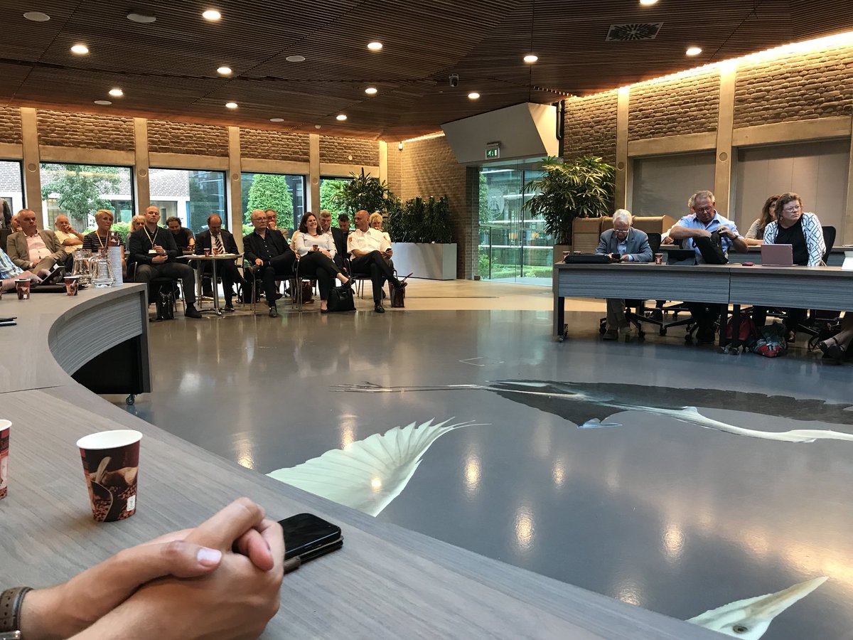 Samen met @St_deHaan aanwezig namens <a href="/vvdalkmaar/">Alkmaarse VVD</a> bij overleg @RegioAlkmaar. Te gast in raadzaal van Heerhugowaard <a href="/BertBlase/">Bert Blase</a>