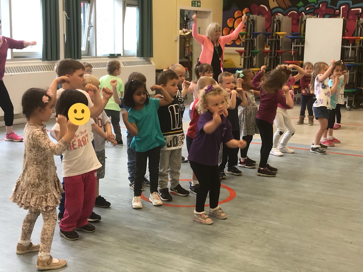 StNinsNursery's tweet photo. #PMGroup loved their dancing session with #NextStepsDance followed by a walk to the park for a picnic! #wellbeingweek https://t.co/MzwZLbUrvc