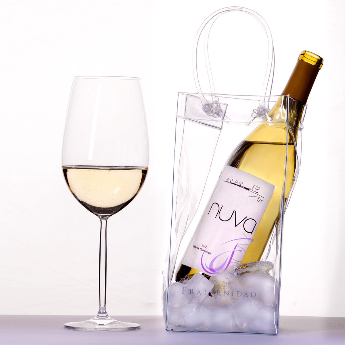 VFraternidad's tweet photo. Esta es nuestra solución para este calor...#NUVA #VinoMexicano https://t.co/F1y6Cg77IY