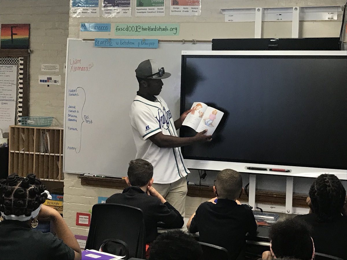 Thank you <a href="/GoYardGoats/">Hartford Yard Goats</a> for coming to read to us today!! 📖❤️⚾️ <a href="/MrRichT1P/">Tyrone Richardson</a> <a href="/kzotti535/">Kelly</a> <a href="/BSTEMhartford/">Betances STEM</a>