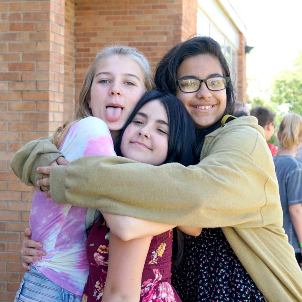 mcohiosheriff's tweet image. Last week we visited Esther Dennis with our partners from Agora Realty Group to host our annual Gold Star Cookout!  Our STAR kids are rewarded for their STAR behavior they show year-round. #CookOut #STARBehavior #Fun