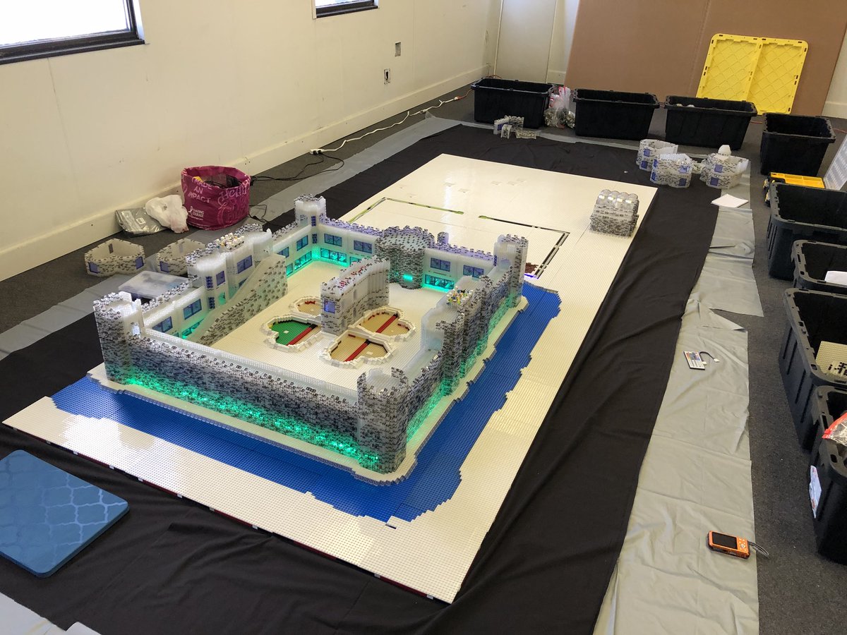 assemblinghope's tweet photo. #HOPECASTLE setup for photo shoot....coming along but not as fast as I hoped. https://t.co/KL6gLPad6e