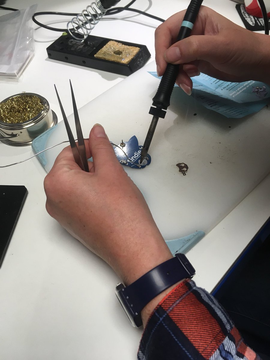 tindie's tweet image. Did you get a #TindieBlinky badge kit at #MakerFaireUK, #MakerFaire Bay Area, or #BringAHack? Have you put it together yet? If so, please share pics or vids. Extra points for hacks. #mfba18 #MFBA #MFUK. 
Photo credits: @yorkhackspace, #PiWars UK, @DrLucyRogers, @pdp7/@NeuroTinker