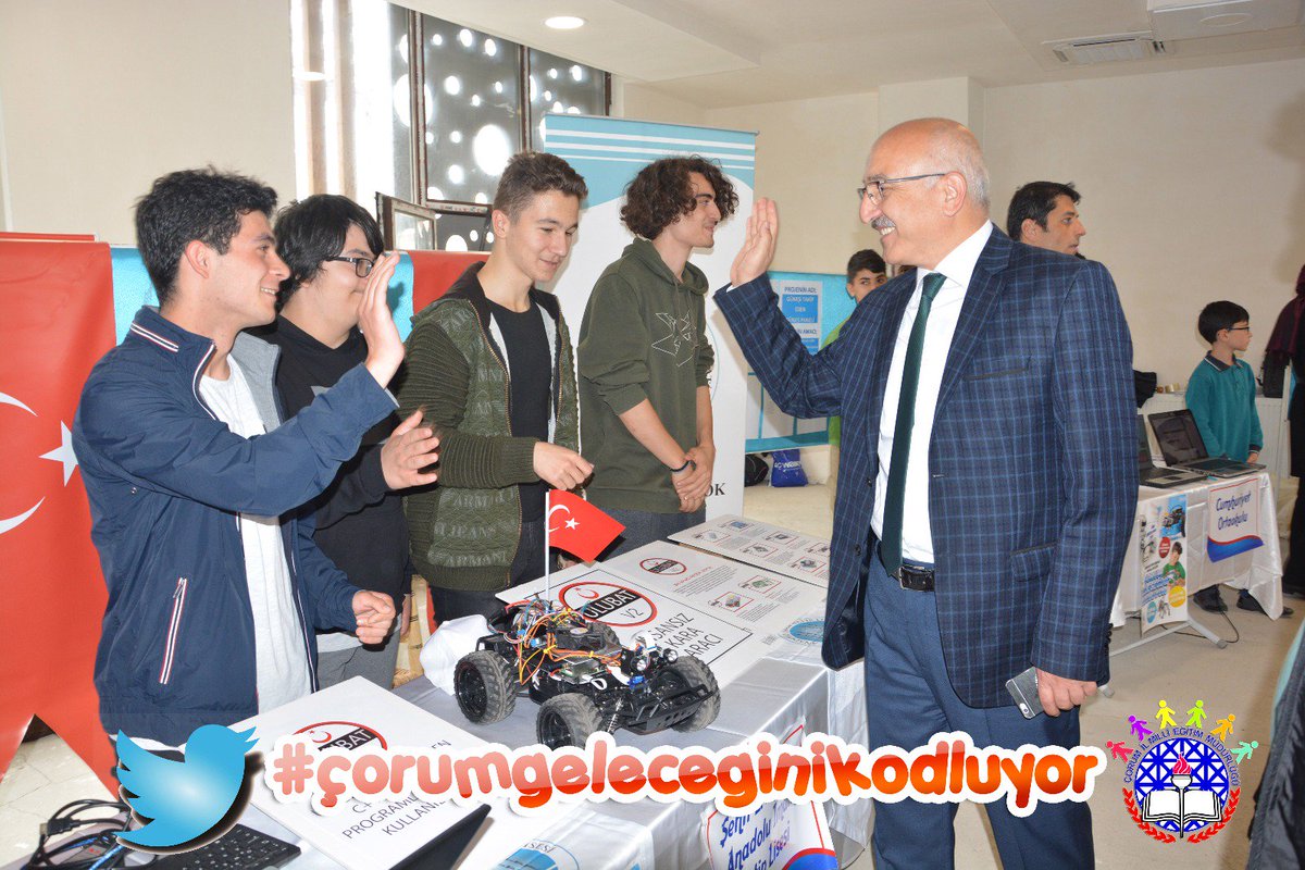 CorumEba's tweet photo. #çorumgeleceğinikodluyor   "Robotik ve Kodlama Şenliği" yoğun katılım ve  çoşkuyla gerçekleşti.   @SeyitAliBuyuk https://t.co/qgiL6HUdQn