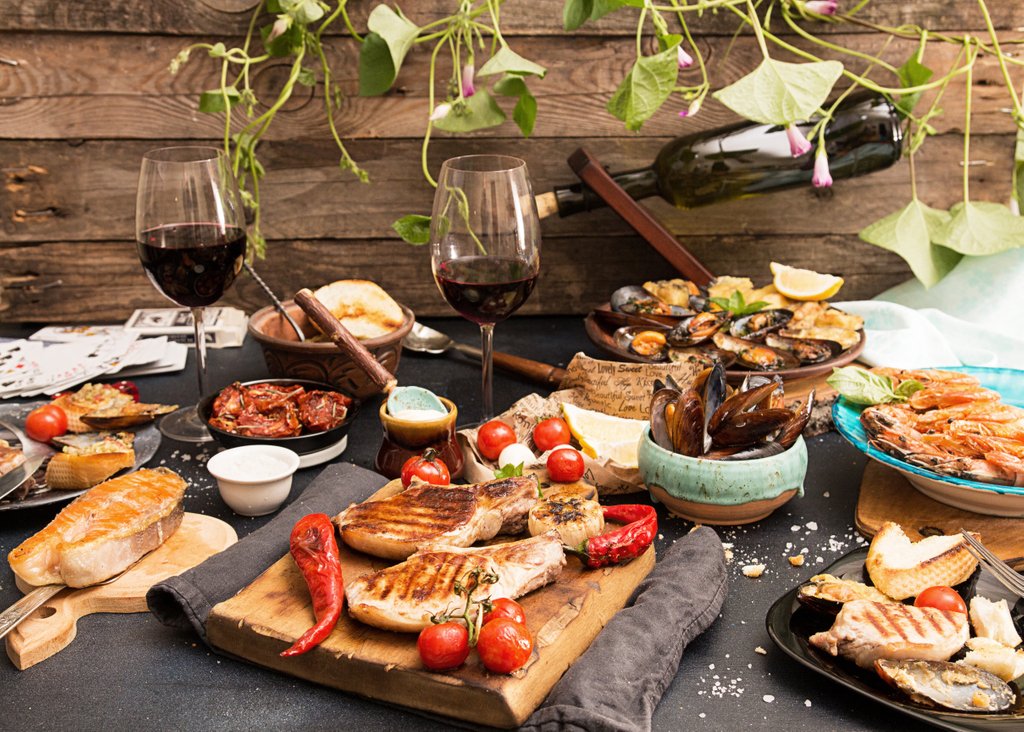 WestchesterMag's tweet photo. Ditch the six-pack and bring a bottle to your next cookout! Harrison @Wine_Vault is giving us some great tips ahead of out Salute! #WineFoodFest event on June 5. Tickets on sale now! https://t.co/k4YQpYP9xP https://t.co/CwRrZ7ohKr