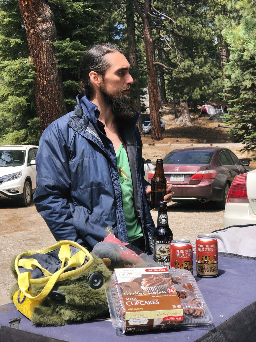 AntoninasGF's tweet photo. Word to the Wise, our double chocolate cupcakes pair well with bouldering and peanut butter stout 😋. Shout out to our friend Peter for taking our cupcakes along on his adventure! #PNW #Bouldering #WednesdayWisdom #AdventureswithAntoninas https://t.co/8KcpQQNFS2