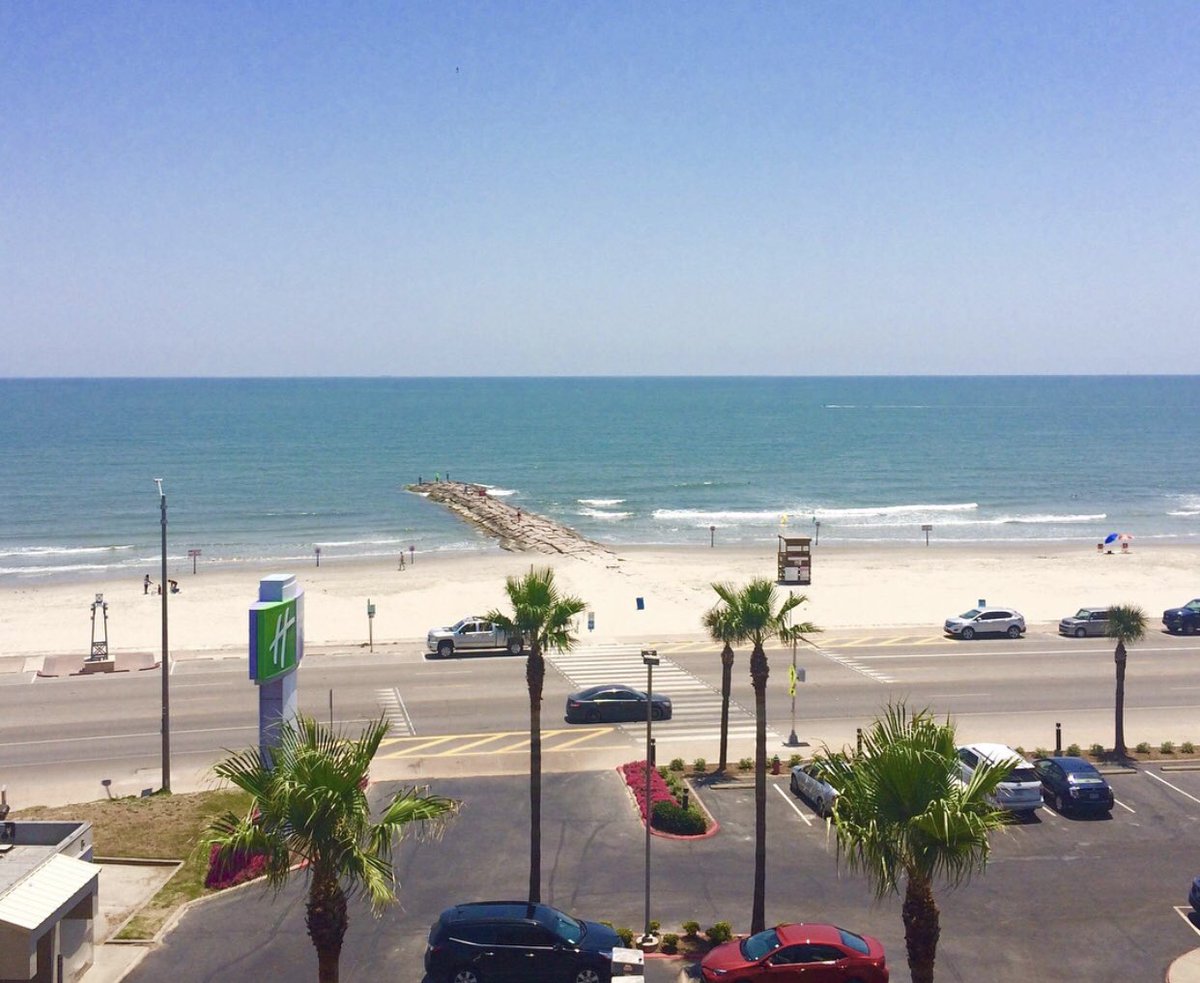 EricaOnABC13's tweet photo. Bruh, I can’t believe this is Galveston (but it is). 😍 You have to be from Texas to know why this is so significant. https://t.co/ys391wyrhn https://t.co/rLswfaRIxR