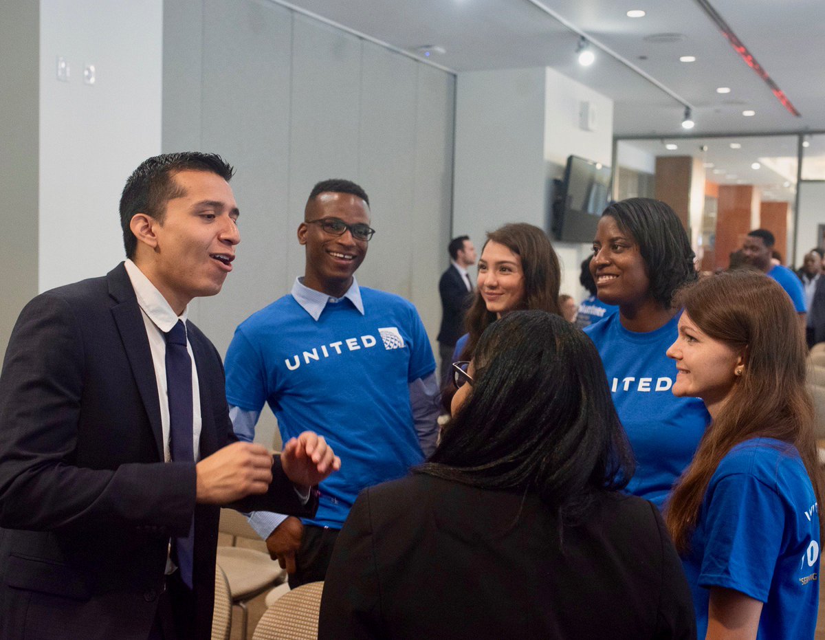 YearUpChicago's tweet photo. Today, we're excited to announce our partnership with the @ChiCityColleges and @united. United's investment of $1 million in Year Up Chicago is expected to grow our reach by 25% while helping us launch a new campus at @HW_College.
#ClosingTheOpportunityDivide #BeingUnited https://t.co/qX1gqMf0wx