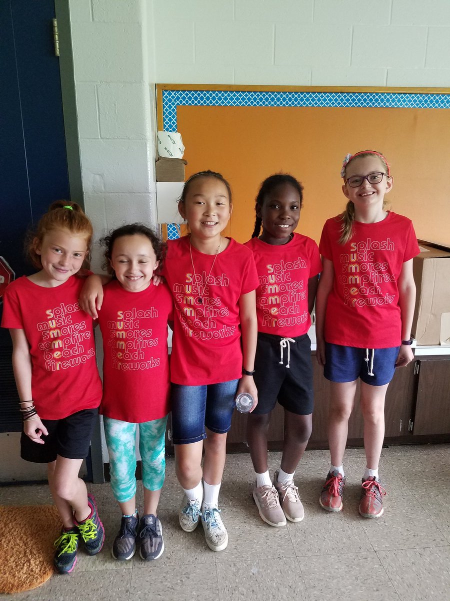 mrsherberger's tweet photo. #fieldday was a huge success at @GreathouseElem even though the weather did not cooperate! Our #ghlionpride was in full effect during our games! #ilovemyjob #JCPS2018 #WeAreJCPS #Area4success @GHPrincipal @greathouseAP @GCC_Greathouse @AssistSupArea4 https://t.co/2IiPFsIotY