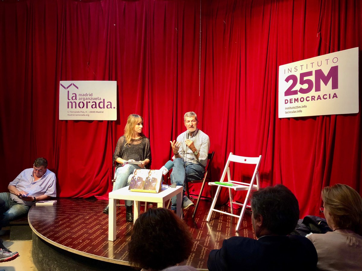 ed_peninsula's tweet image. ”Necesitamos unas Fuerzas Armadas al servicio de la paz y la seguridad, pero sostenibles, fruto de un debate público, transparente y abierto a todos”

#Presentando MI PATRIA ES LA GENTE de @Julio_Rodr_  en la @MoradaMadrid