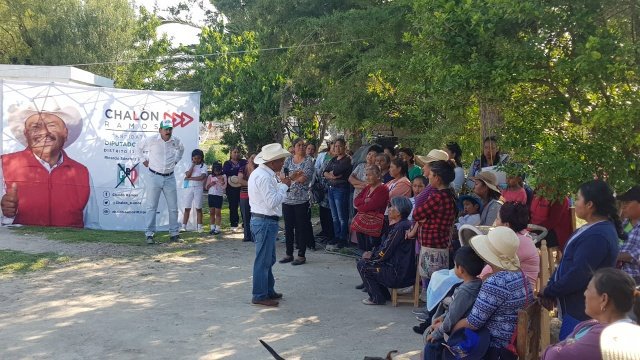 Chalon_Ramos's tweet photo. #Elecciones2018
He recorrido cada rincón del mpio de #Tepeaca constatando las necesidades q se tienen en esta región y, por ello, me comprometo a trabajar desde el Congreso para proponer programas integrales de desarrollo social
En el Distrito 13 local estamos #SembrandoProgreso https://t.co/rFAkP9upEZ