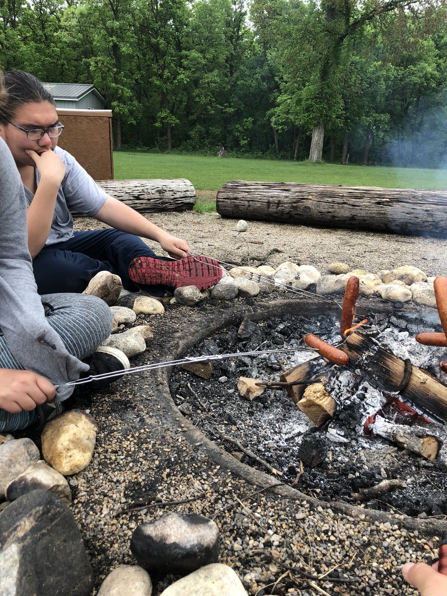 lil_vera8's tweet photo. Last day @CampManitouMB #bannock #lowropes #weenieroast  @GinaCerqueira1 @RBRussellHS @WinnipegSD https://t.co/yLzgPkOf2Y