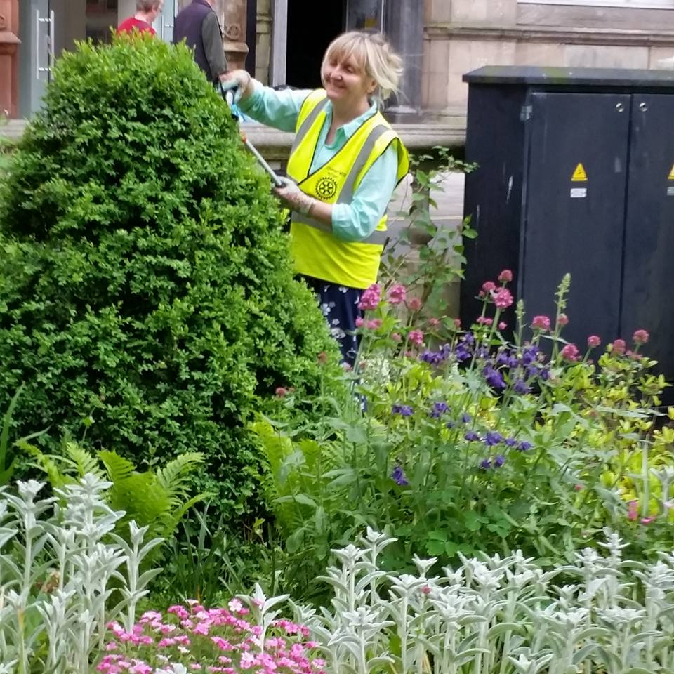 BarfordHouse's tweet image. #LordStInBloom volunteers worked hard today clearing weeds ready for planting next week 🌺 edging the lawn &amp;amp; clipping shrubs
Thanks to @SouthportBID we have been able to purchase #BoxBalls #Perrenials &amp;amp; Summer #beddingplants lots of photo's to follow
#MySefton @RHSBloom