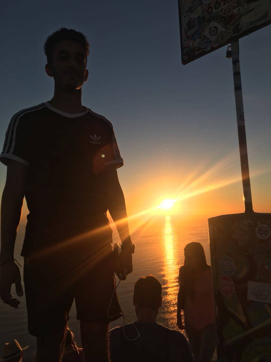 UCT_ELC's tweet photo. Lovely how each group that goes to the top of #lionshead organises their photo differently! There are so many various perspectives to take. Which is your favorite?
#EnglishCourseCapeTown #ELC #capetown #englishschool #elcfriends #southafrica #capetown #uctEnglish #UCT #hiking https://t.co/ihswv4zDSj
