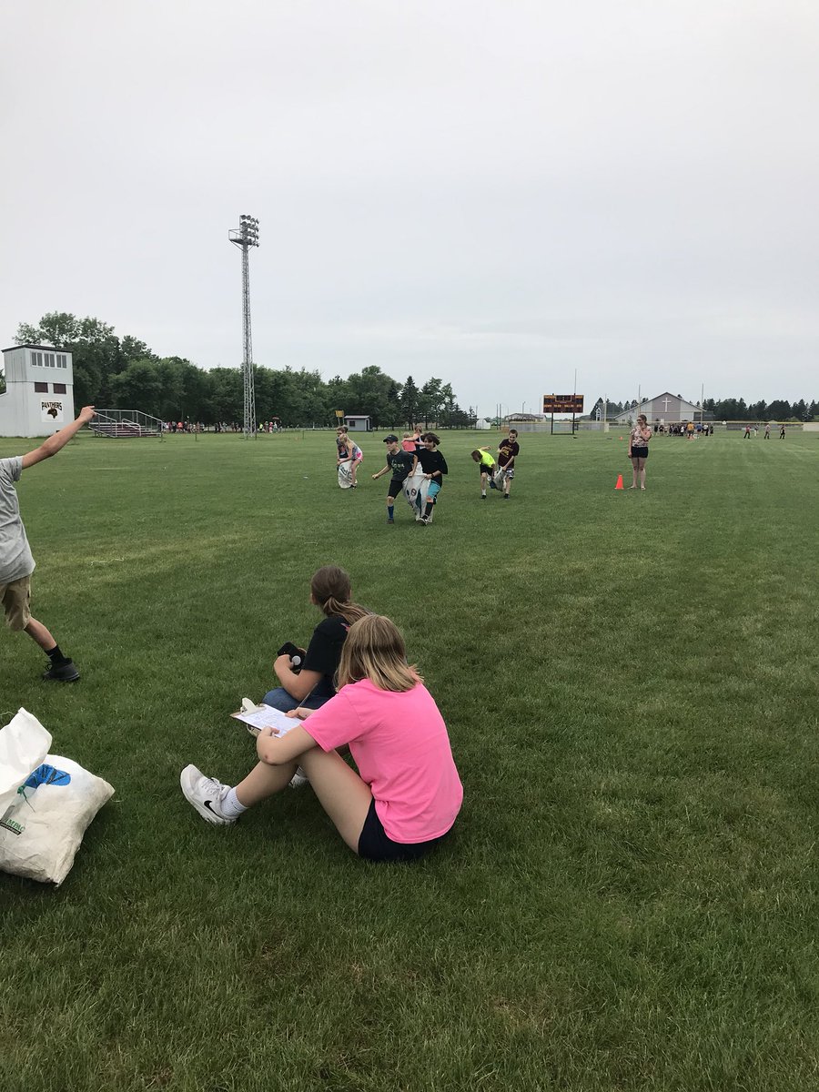 PPStudentCo's tweet photo. Varsity track students helped out with the elementary track and field day today! https://t.co/8qT676TSlB