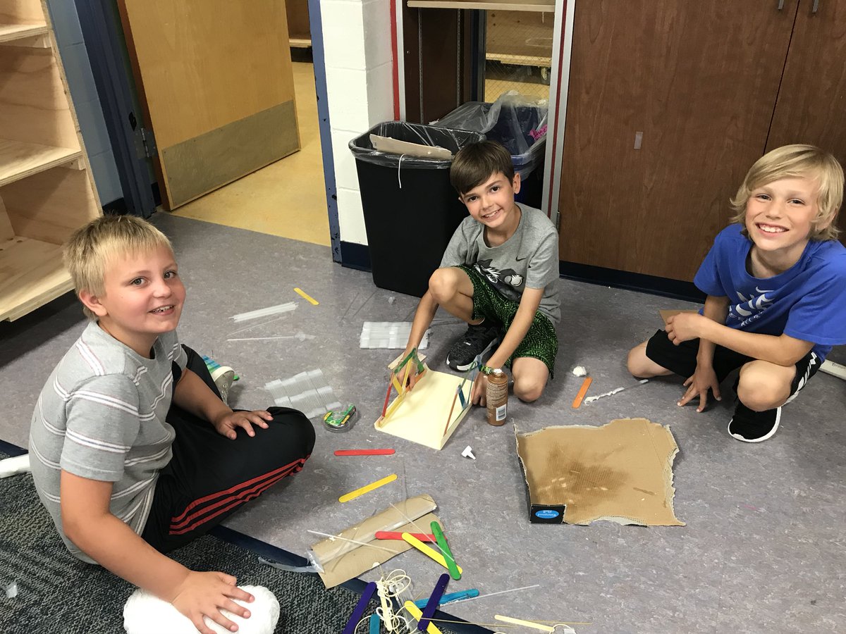 Rindo3rdGW's tweet photo. Bridge designs!!!! #gwgreats #futurearchitects https://t.co/qiad43wxcV