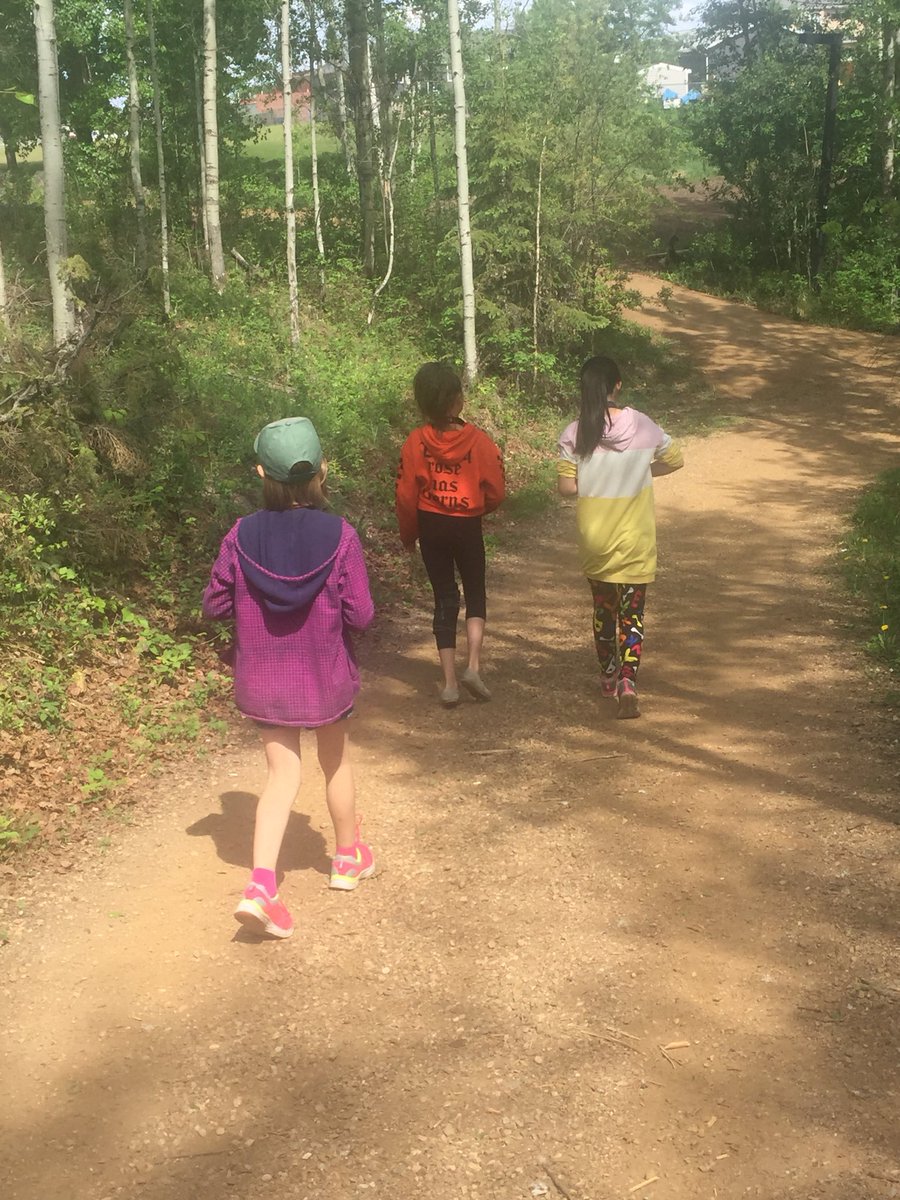 w_adelle's tweet photo. @TimberleaSchool Photography Club enjoying the trails @FMPSDTech https://t.co/dn53jYEmZl