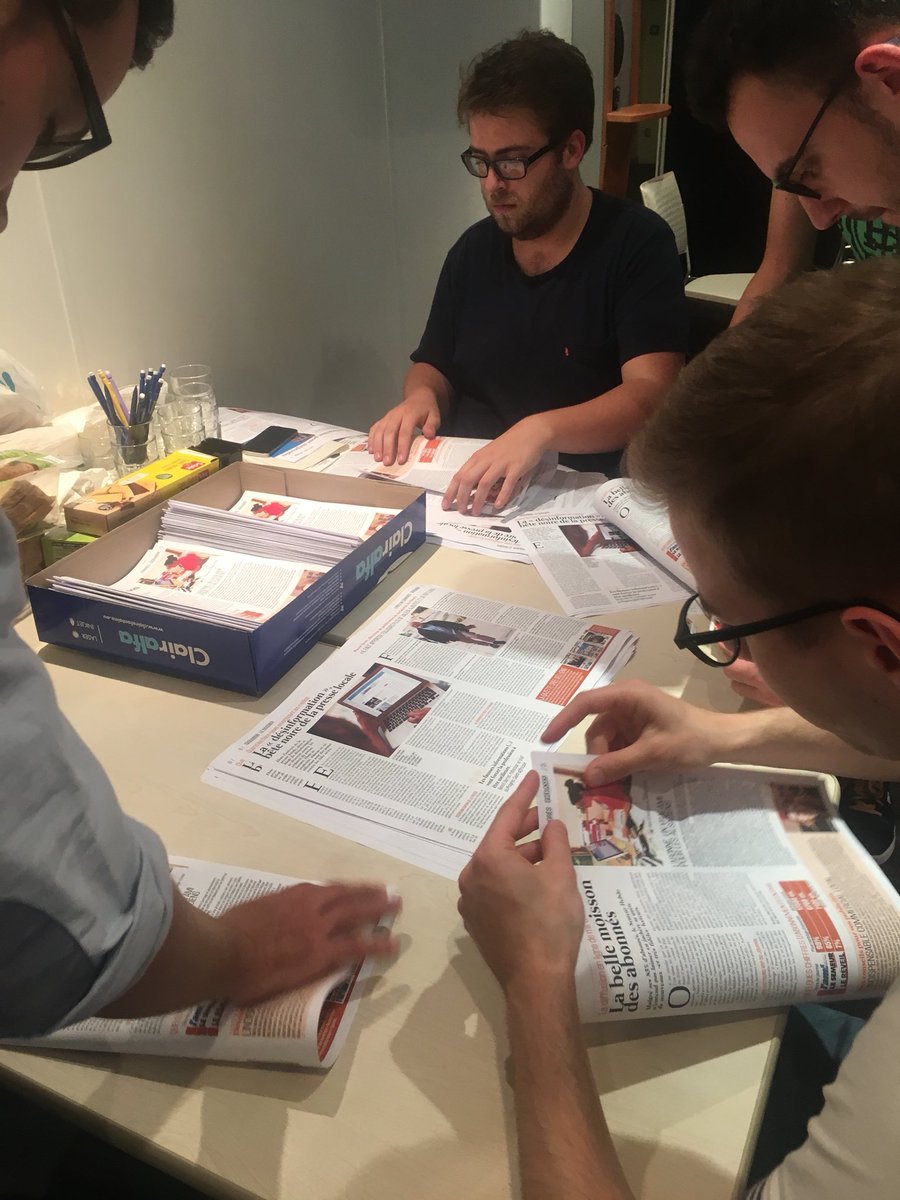 45congresPHR's tweet photo. Séance pliage à Nîmes #PHRasesDirect #PHR #CongresPHR @Phr23E @PierreKova @SoenenBenoit @vtn96 @ThibaudGUY 🗞🐊 https://t.co/wsU59IVOTA