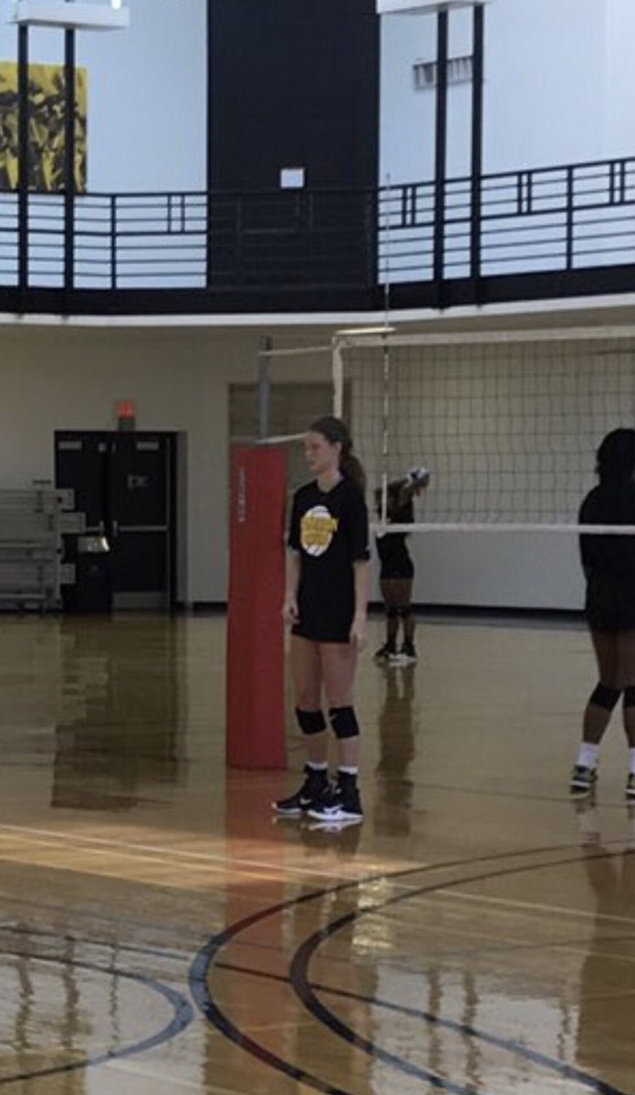 HaileeJ12's tweet photo. Missing all of this a little more than usual today. Can’t wait to be back on the court with my girls 💛 https://t.co/M38M36OrPe