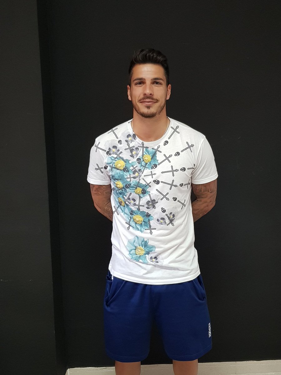 EMPEZAMOS CON LOS BOMBAZOS Y ESTE AÑO HAY VARIOS!!!!!!!!!!!
El Zénit ha firmado en el día de hoy a <a href="/borja_jurado/">borja jurado delgado</a>, lateral derecho que fue una de las perlas del Málaga CF en el que ha pasado casi toda su trayectoria, este año ha jugado en <a href="/LaRodaCf/">La Roda CF</a> 
Bienvenido crack!!!