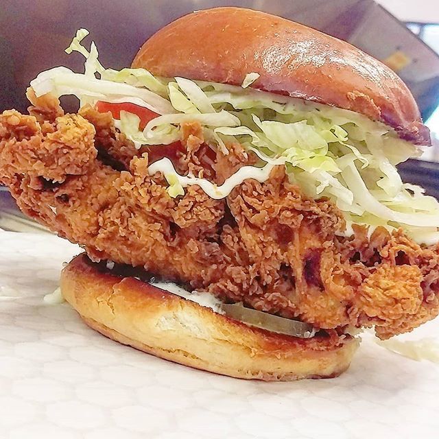 Burger_Royale's tweet photo. The Countess Cluck is worth a #wce π
.
.
.
#womancrusheveryday #womancrushwedensday #wcw #chickenburger #pickles #RoyaleRanch #buttermilkchicken #buttermilk #chicken #friedchicken #sogood #thatbun #brioche #fried #wednesday #wednesdayvibes #BurgerRoy⦠https://t.co/xPGFj0Q6M1 https://t.co/HFSDcJ6Qg2
