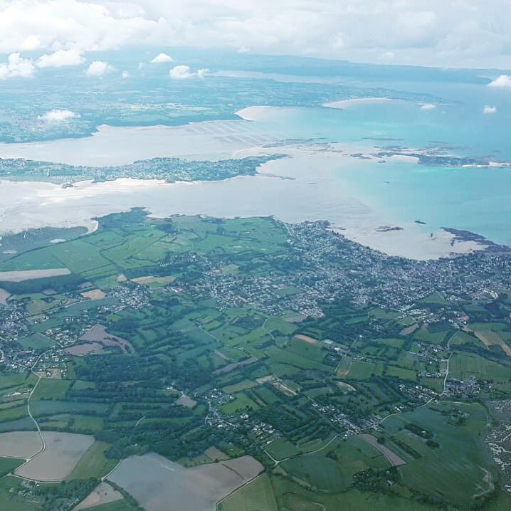 flywithwaves's tweet image. Enjoying flexible connections (and great views!) with our French neighbours...on the climb out from Dinard today 🇫🇷✈️#flywithwaves @flywithwaves #dinard #airtaxi #airlinks #channelislands