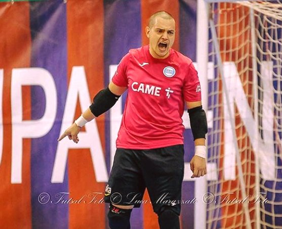Luca Morassi - Came Dosson - Itália 🇮🇹️ 

Renovou 👏

Sempre bem protegido com as suas 181 🔝👌

Faz como o Luca e encomenda as tuas em 181keepers.com 👊

#181keepers #yesyoucan #dontgiveup #kneepads #elbowpads #joelheiras #cotoveleiras #voleibol #futsal