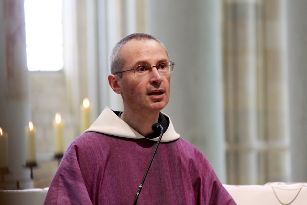 FratsJerusalem's tweet photo. Le chapitre général des frères des @FratsJerusalem, réuni à Magdala (Sologne), a la joie de vous annoncer la réélection, ce mercredi 30 mai 2018, pour un 2nd mandat de sept ans, de frère Jean-Christophe Calmon comme prieur général des Frères de Jérusalem. Merci de votre prière. https://t.co/4RKXA4t25z