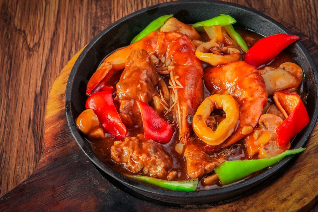 HamiltonsResto's tweet photo. this is a must try scrumptious dish, stewed and sauteed in sweet,  salty ad thick sauce, mixed with tuna, squid, prawns and beef chunks. you can visit out website @http://hamiltonsrestobar.com
#HamiltonsRestobar #prawns #dinnertime #beef #squid #tuna https://t.co/ObBO4SHfZA