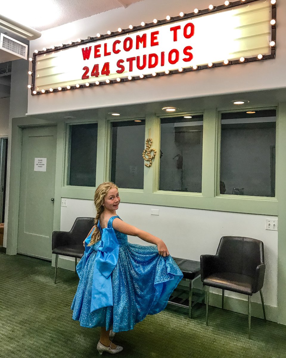 Our customer Rosanna Foss is rehearsing on a grand piano at our studio. #rentyours
Rosie will be appearing at Carnegie Hall in June. Her work: nowcasting.com/actor/popup/vi…