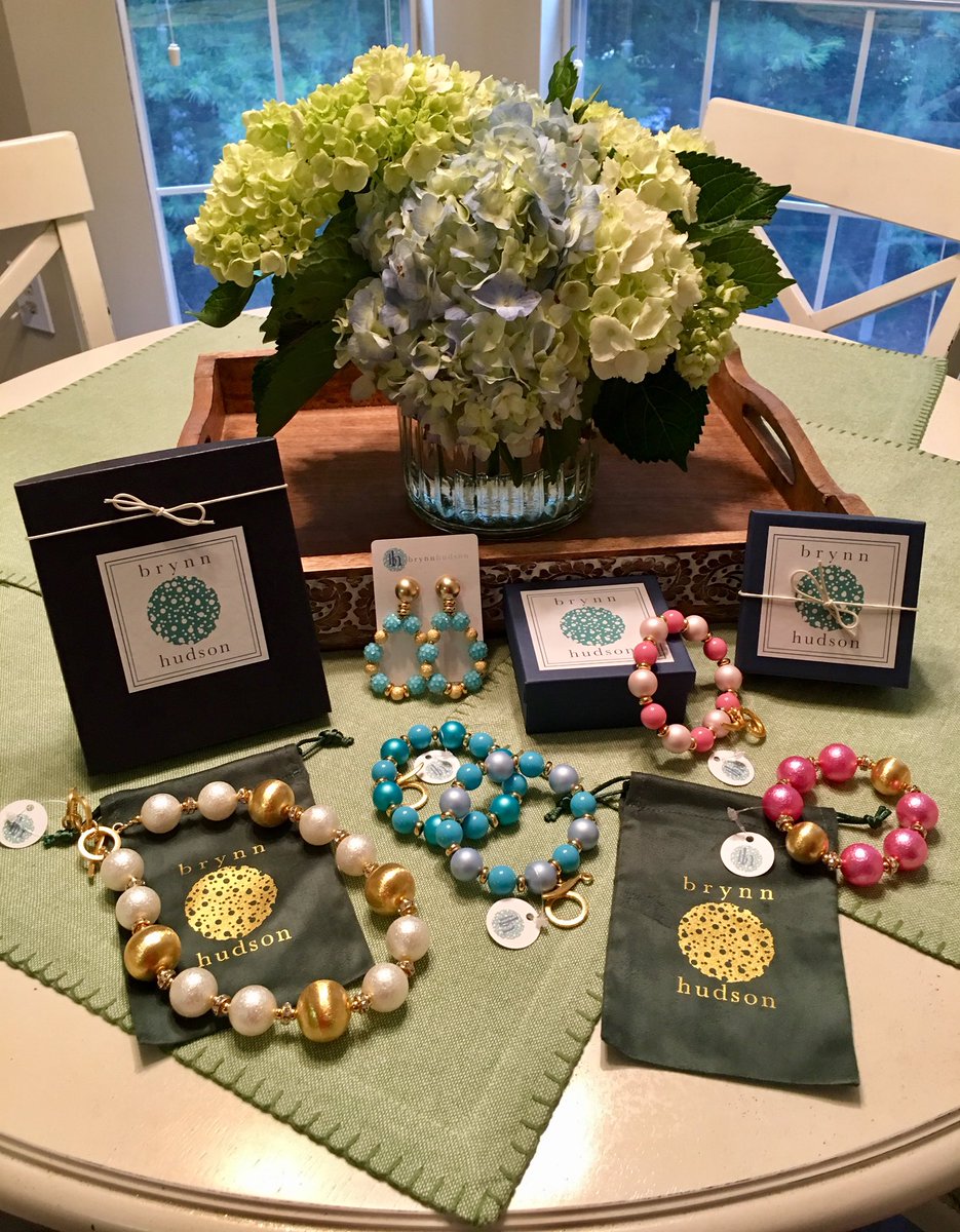 BCdee97's tweet image. #PrettyPackages 💕
#FeelBeautiful ❤️
#BrynnHudson 💕
#ChicJewelry ❤️
#SouthernCharm 💕