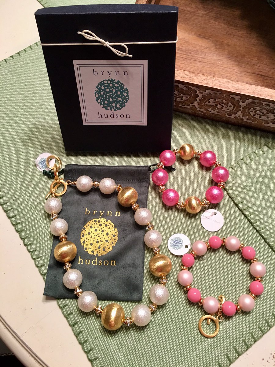 BCdee97's tweet image. #PrettyPackages 💕
#FeelBeautiful ❤️
#BrynnHudson 💕
#ChicJewelry ❤️
#SouthernCharm 💕