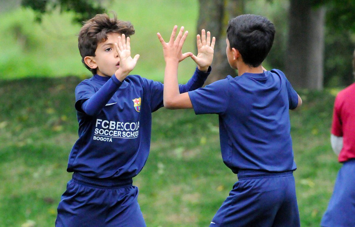 BarcaAcademyCol's tweet photo. ¡Durante nuestros #FCBCamps buscamos transmitir a los jugadores y jugadoras, valores positivos por medio del deporte! ⚽️❤️💙🇨🇴 [Regístrate para más información: https://t.co/nHUD0hACh6📮] #FCBEscolaColombia https://t.co/4PqCNHzUpb