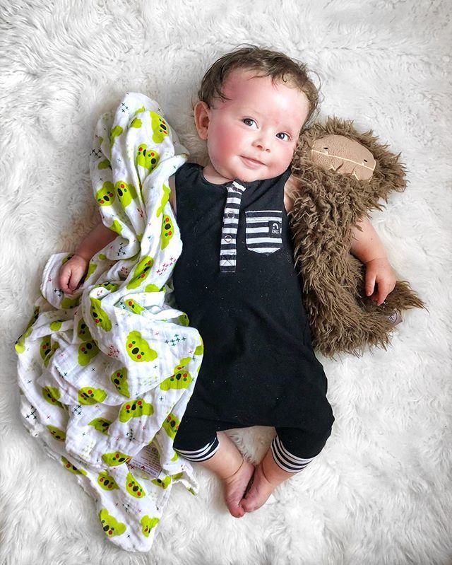 This little guy is seriously adorable, seriously stylish, and seriously cozy! 😍😍😍
•
•
•
#oliverpluskit #swaddleblanket #babyboy #slumberkins #tagyourrags #justbaby #swaddle #trendytots #trendybaby #colorpop #colorsplash #naptime #dresskids_likeki… ift.tt/2H6tyFM