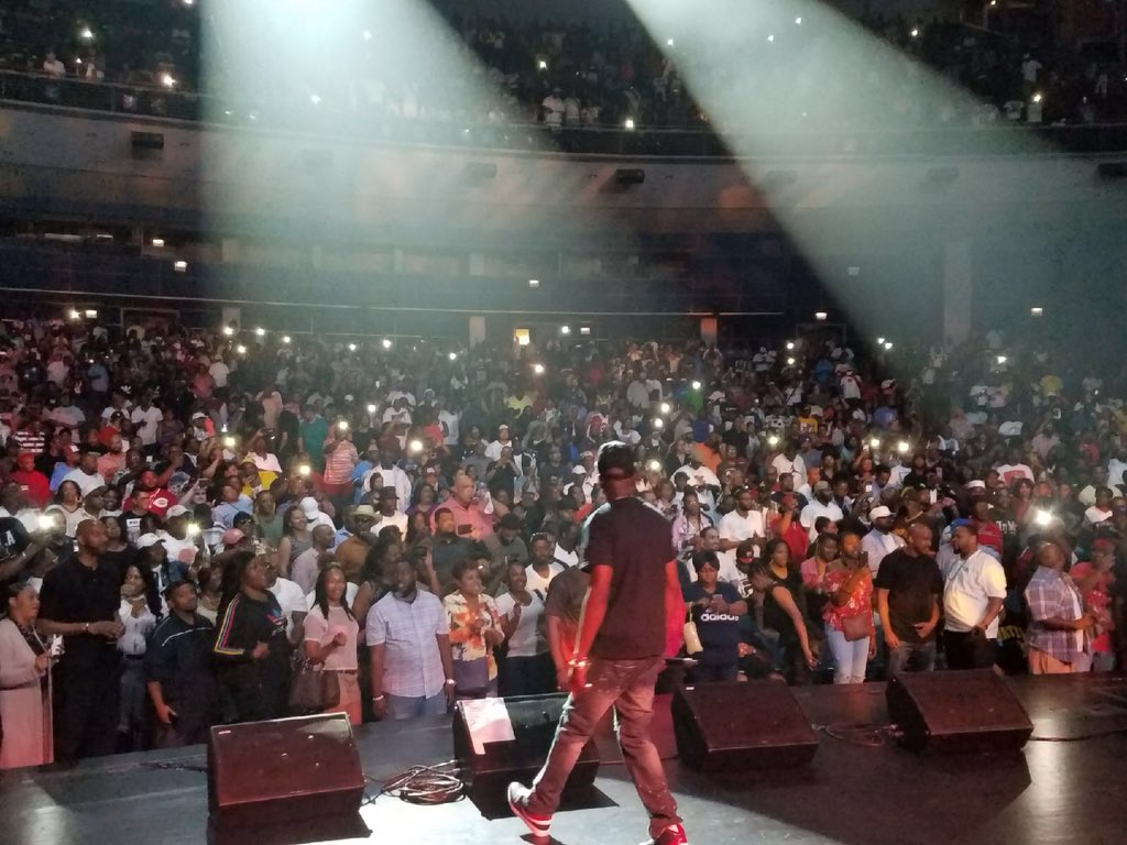 TheVerbal's tweet photo. I love what I do check out new single video @TWISTAgmg presents @TheVerbal #bhype #ineeddrugs https://t.co/muLhSSu3pH #twista #crookcounty #stackinpaper!! https://t.co/2n38TWSyc4