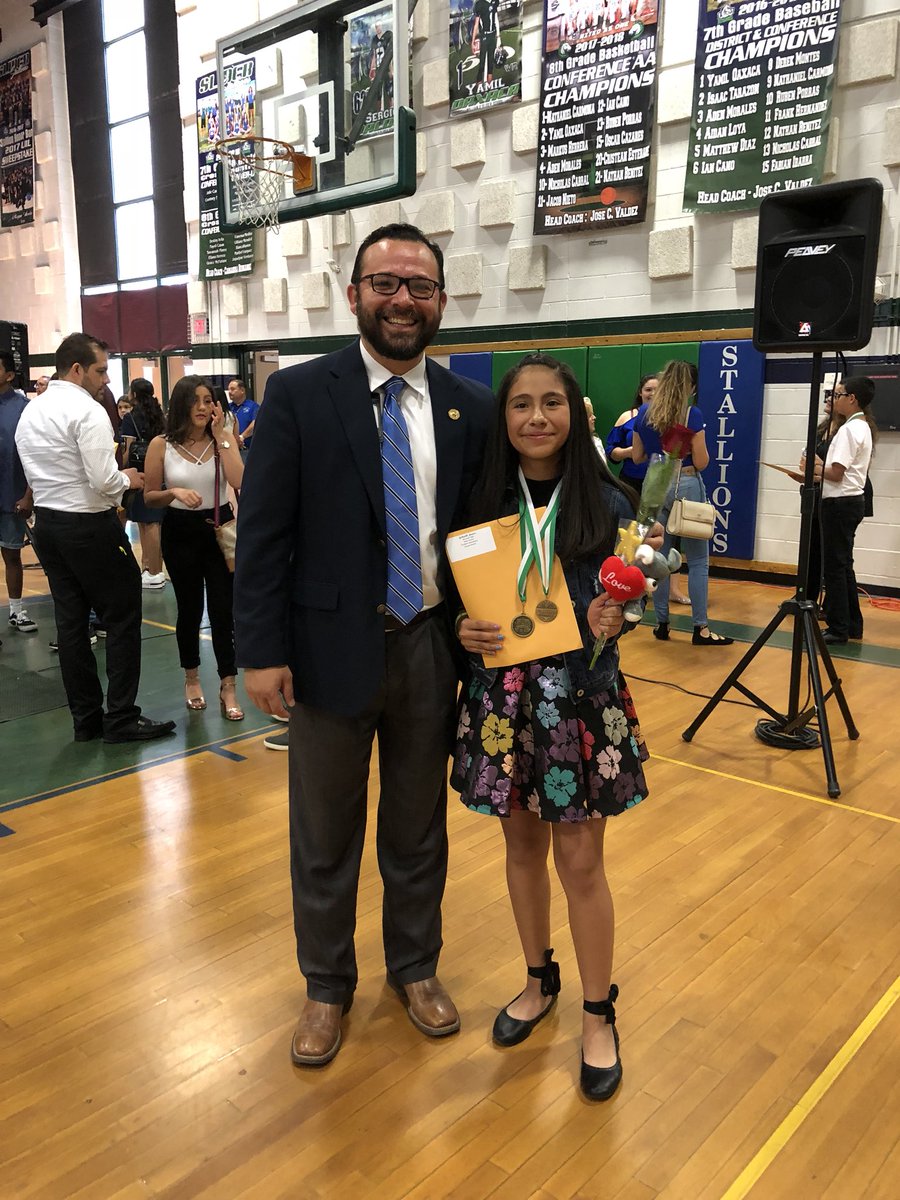 coolestmomever6's tweet photo. Extremely proud of our Stallion!! Thank you to all the staff at @WDSliderMS for her memorable first middle school year. Shoot for the moon, Gabrielle!!! #TeamSISD #StallionsLeadTheWay @WestTexKid https://t.co/4WFMKMzM1H