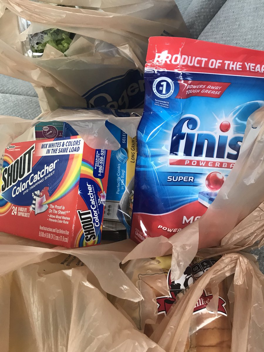 akearns216's tweet photo. @kroger - The 5025 W. 71st St. location may need some additional bagger training. Cleaning products and food should never be in the same bag. Also, throwing items into my cart to the point the bags tear is unacceptable. #frustratedshopper #poorservice #kroger https://t.co/d66XrmRcam