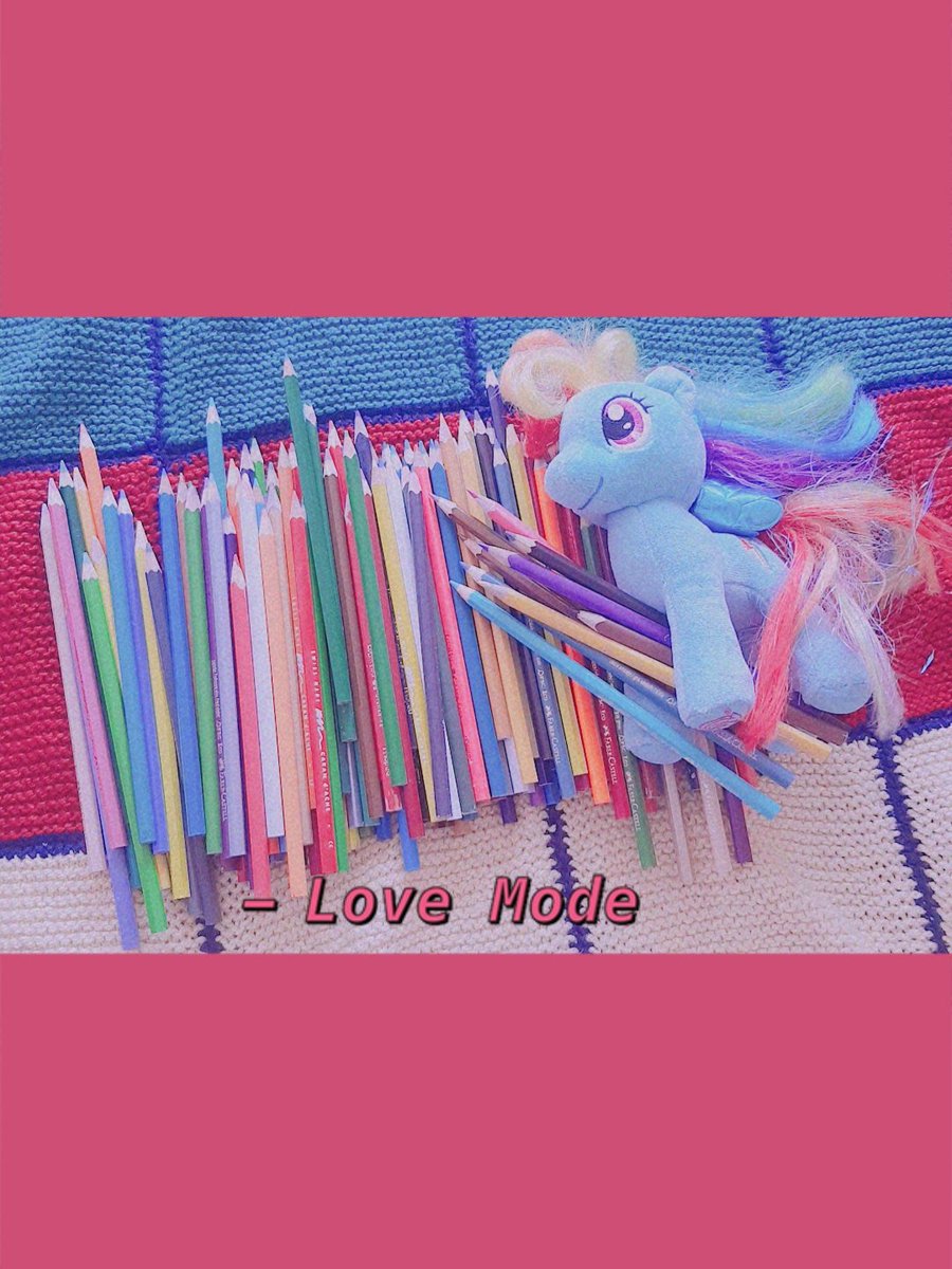 traurigherz's tweet photo. #artsuplies #drawingmaterial #kawaii #artist #glitterpen #pencils #colorful https://t.co/nNCCYpKtw7