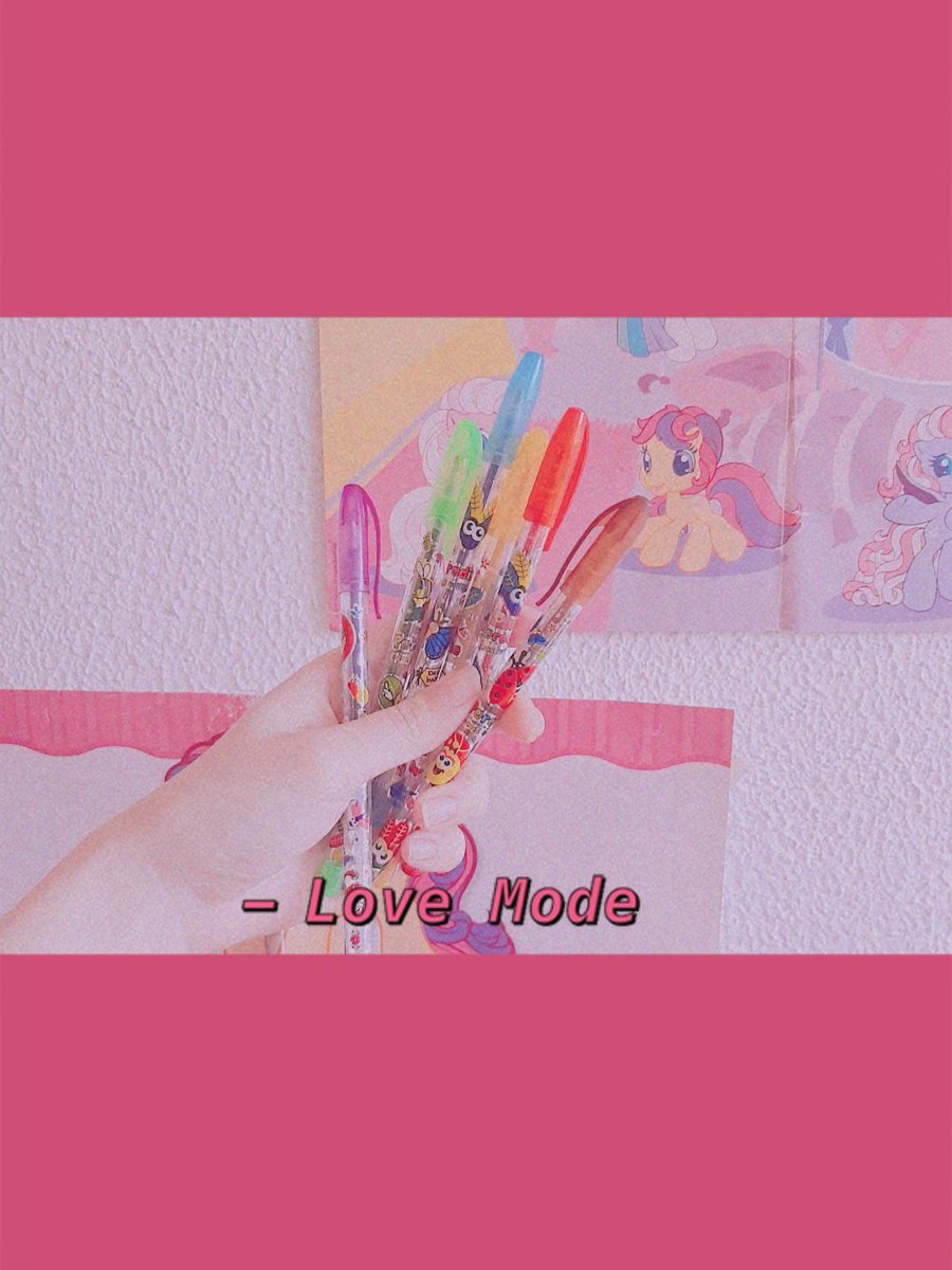 traurigherz's tweet photo. #artsuplies #drawingmaterial #kawaii #artist #glitterpen #pencils #colorful https://t.co/nNCCYpKtw7
