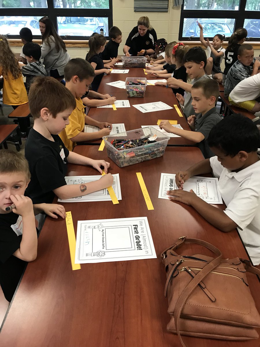 positivelyttown's tweet photo. It’s double the fun when students from the @Kacademy123 come for a visit 🚌 Such a great day spending the morning with our future Tinicum scholars! 💖🍎📓 #almostfirstgraders #ISDstudentsdeserveit @TinicumSchool https://t.co/lU8W0hafPu