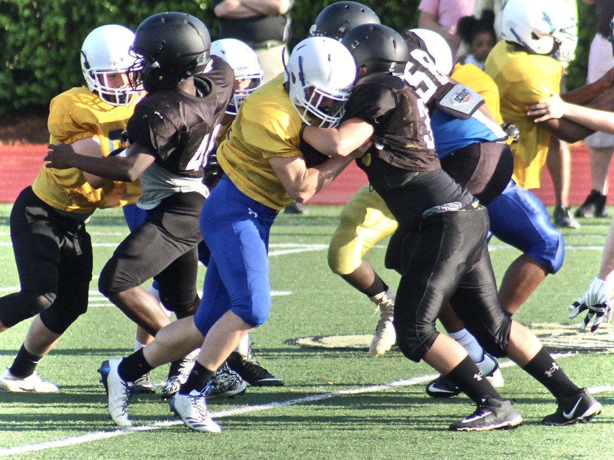 Amandadhendrix4's tweet photo. @billyhendrix44  Spring scrimmage #etowaheagle #freshman #linebacker #fullback #doingwhatheloves. #proudmom #44 https://t.co/Rw05DPndVh
